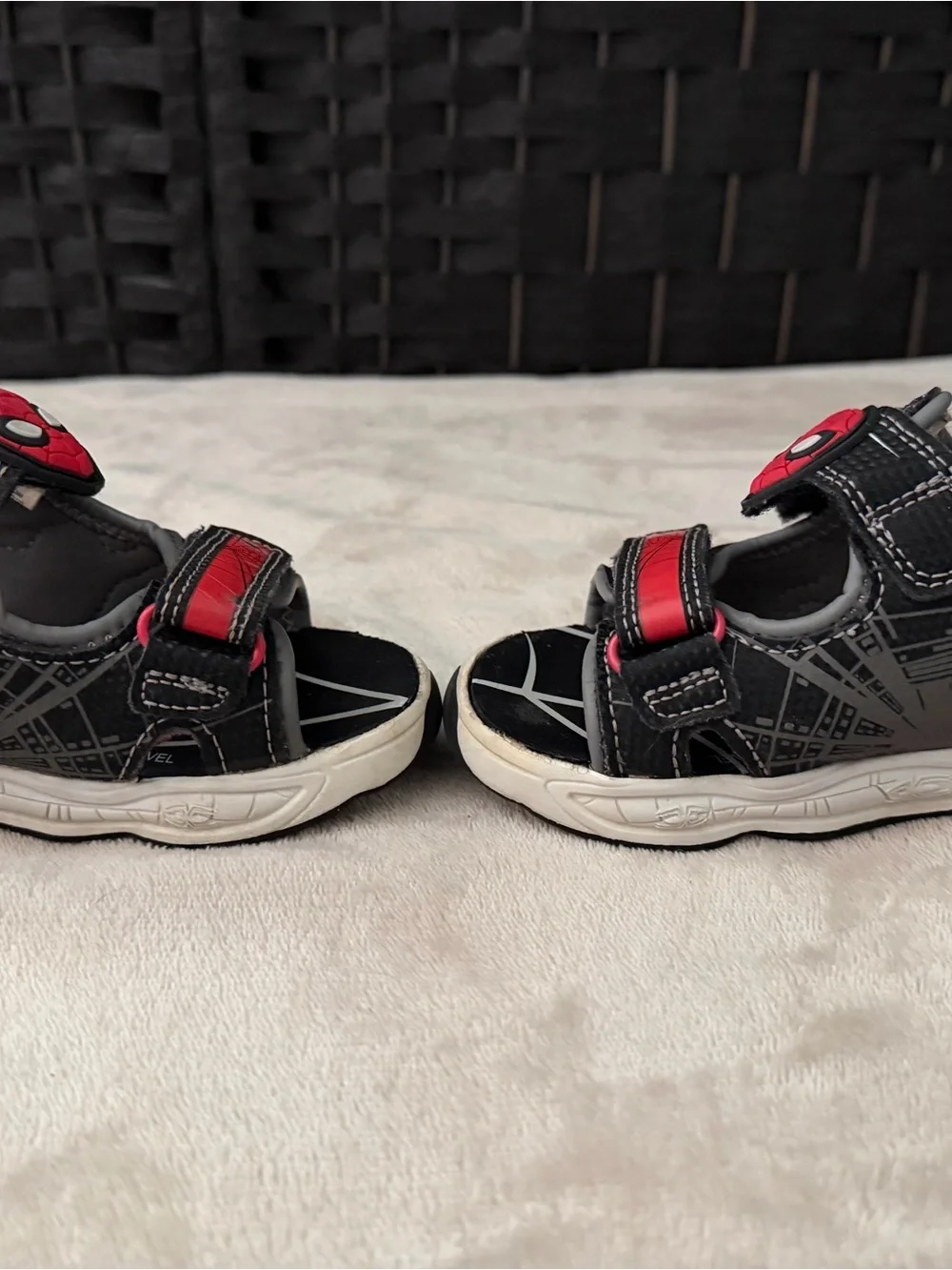 Marvel Spider-Man Unisex Kids Sandals US 9 Black Red Open Toe Hook & Loop